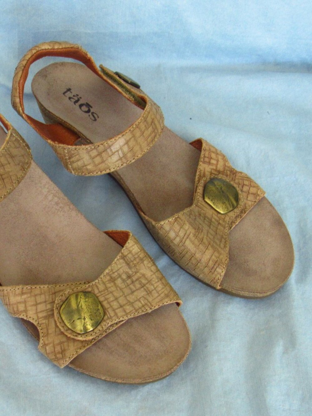 Taos “Momentum” Women’s Leather Wedge Sandals – Tan (EU Size 39; See Notes)